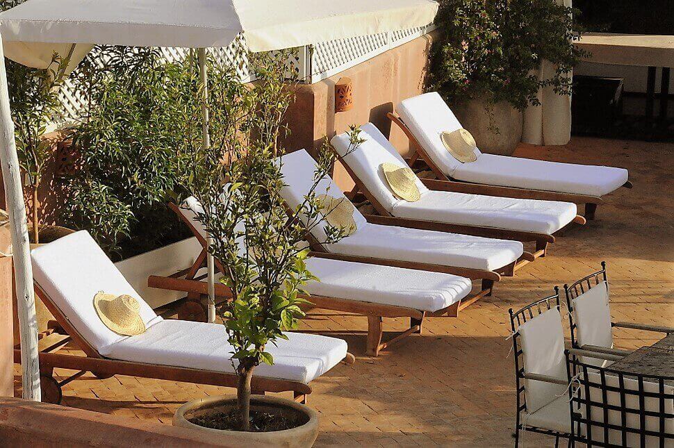 terrasse rooftop du Riad Vendôme vue panoramique sur Marrakech